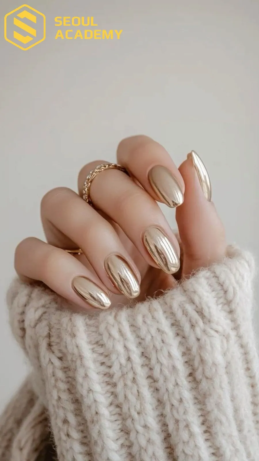 Một gam màu vàng với ánh metallic rực rỡ, năng lượng cho mỗi buổi tiệc dành cho nàng da ngăm