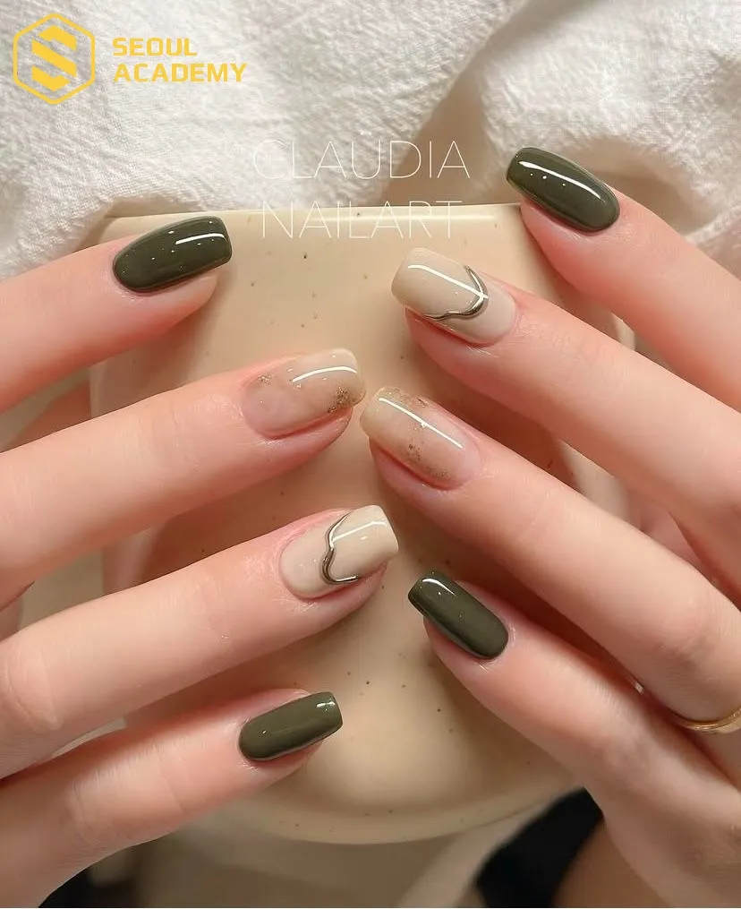 Sơn móng xanh olive ấm áp phù hợp với những người có làn da trung bình