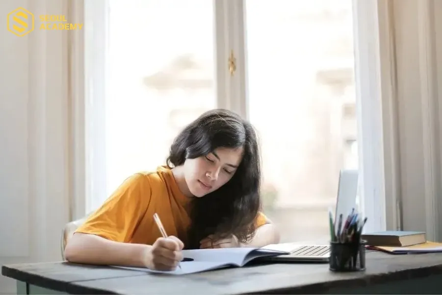 Vừa học vừa làm là hình thức học tập linh hoạt mang đến nhiều lợi ích vượt trội