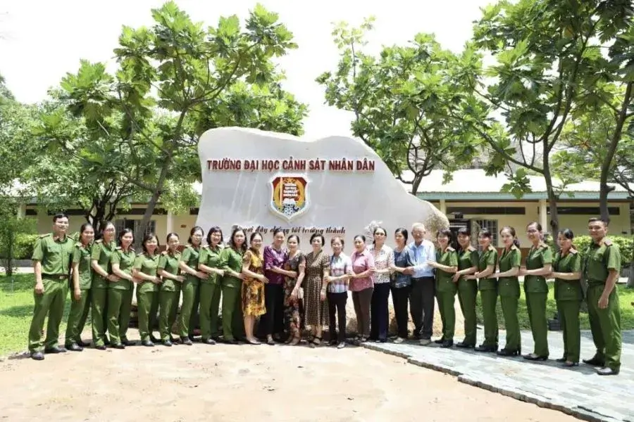 Điểm chuẩn vào trường Đại học Cảnh sát Nhân dân luôn khá cao, và yêu cầu xét tuyển gắt gao