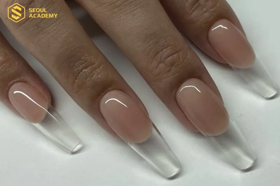 Hoàn thành thơ đèn và tháo móng úp sẽ có một bộ móng cực xinh với gel gôm