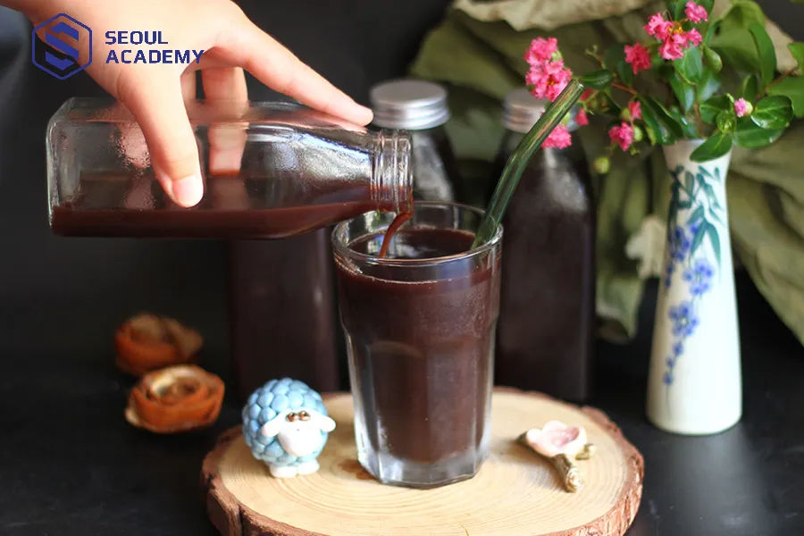 Nước đậu đen uống mát và thanh lọc cơ thể rất tốt