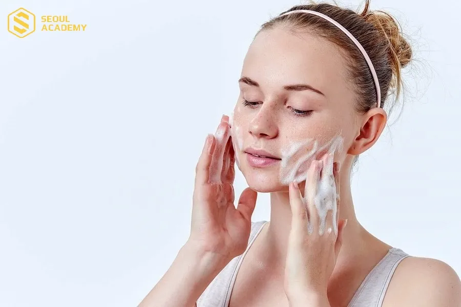 Kết hợp massage khi rửa mặt mang đến nhiều lợi ích cho làn da Kết hợp massage khi rửa mặt mang đến nhiều lợi ích cho làn da