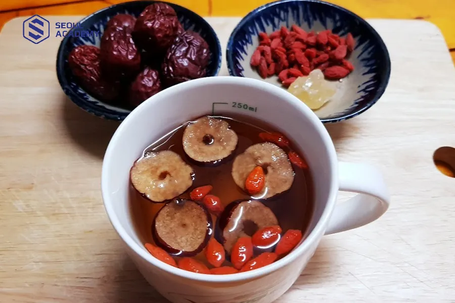 Nước táo đỏ kết hợp với kỷ tử giúp ngăn ngừa lão hoá da Nước táo đỏ kết hợp với kỷ tử giúp ngăn ngừa lão hoá da