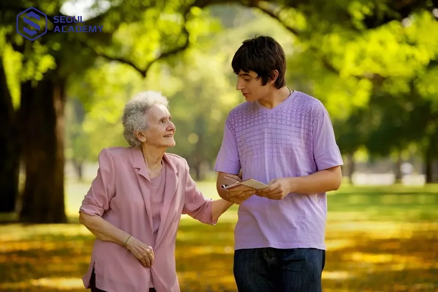Bạn nên chú ý lắng nghe những điều người lớn nói
