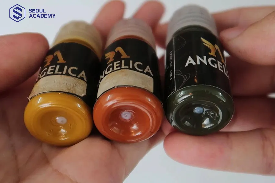 Pha màu mực để đáp ứng nhu cầu của khách hàng