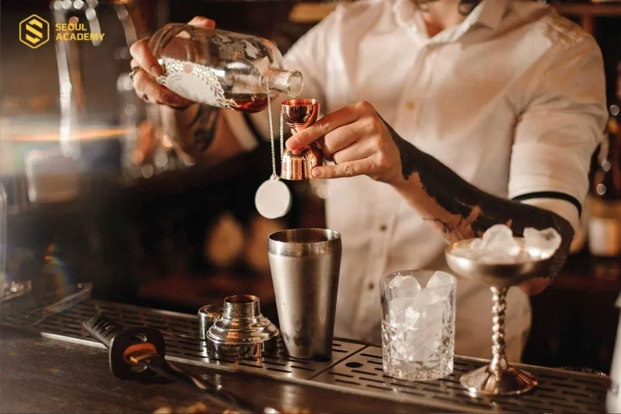 Nghề pha chế sẽ phù hợp với cả nam lẫn nữ, và khi làm lâu bạn hoàn toàn có thể mở quán nước nhỏ của riêng bản thân