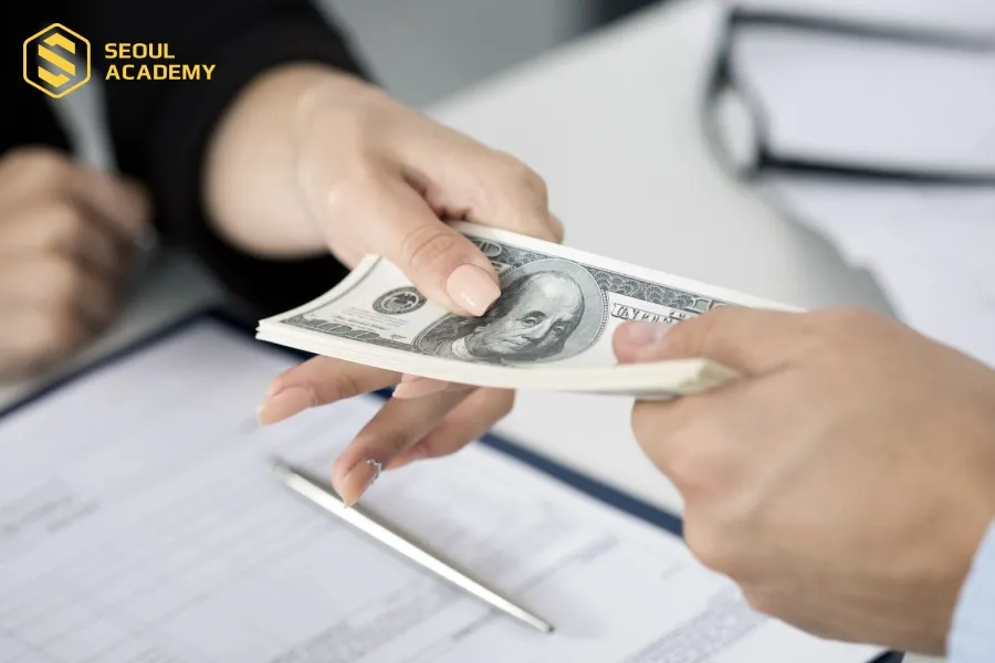 Không nên vay mượn tiền ngày đầu tháng