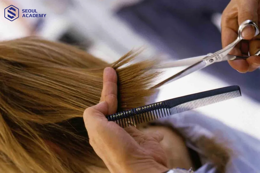 Không nên cắt tóc khi nhà có tang để tránh bị đeo bám