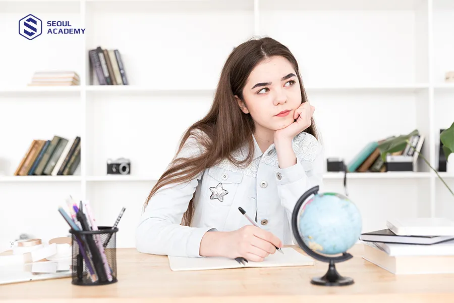 Khối D gồm 3 môn chính là Toán, Ngoại ngữ và Văn học