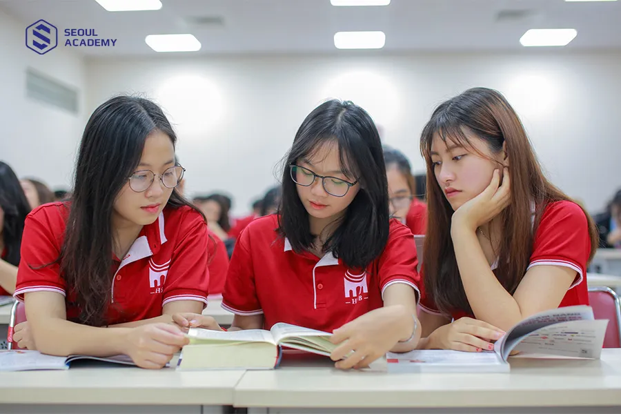 Con gái nên chọn các ngành học Kinh tế - Tài chính khi học khối D