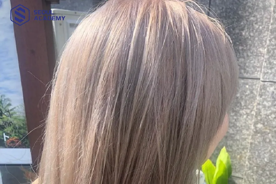 Những tone màu nâu trà sữa thiên sáng, để giúp lên màu chuẩn, bạn sẽ cần phải tẩy tóc từ 1 - 2 lần