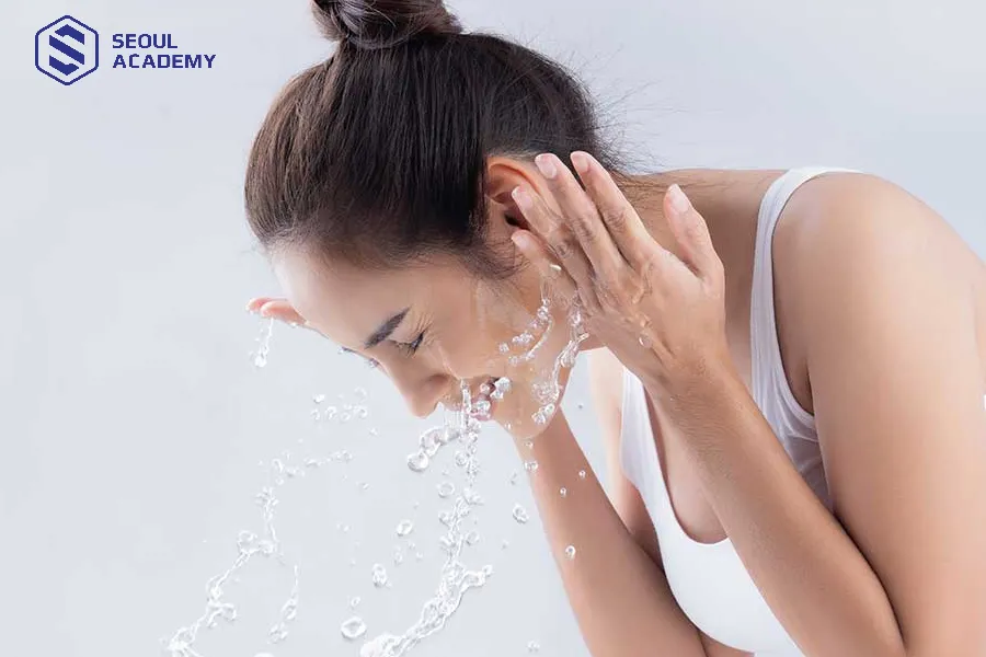 Dặm xong chân mày cần kiêng nước hoàn toàn trong ngày đầu