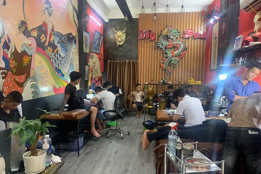 Trung tâm Tattoo Kỳ Sơn cung cấp dụng cụ học tập cho mỗi học viên