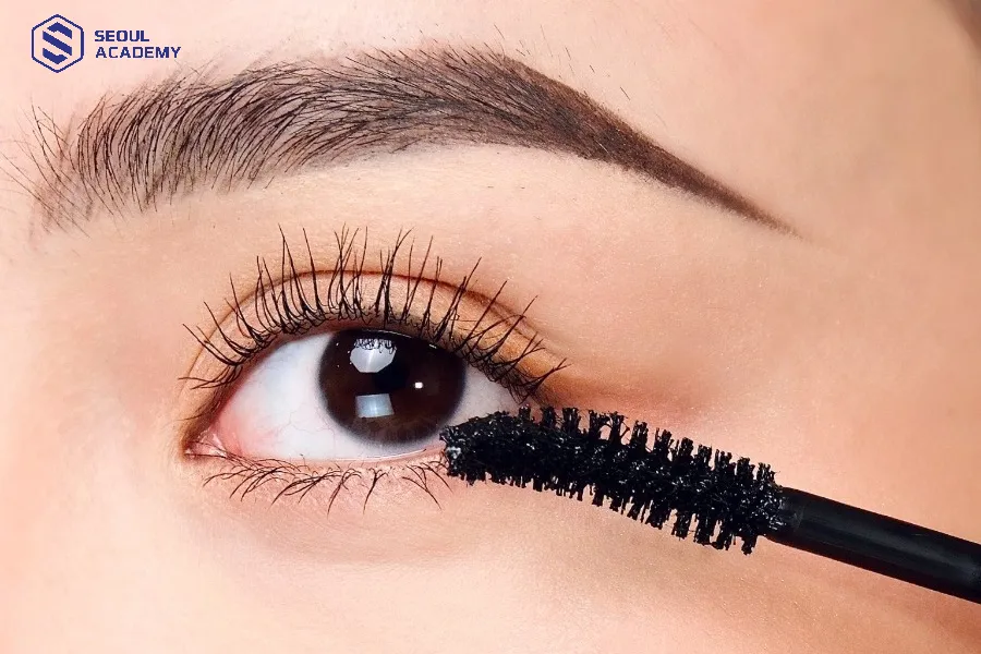 Mascara sẽ giúp hàng mi cong vút, đôi mắt thêm hút hồn và quyến rũ Mascara sẽ giúp hàng mi cong vút, đôi mắt thêm hút hồn và quyến rũ