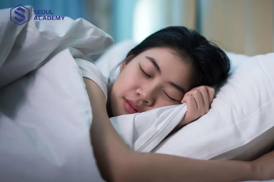 Nên chú ý ngủ đúng giờ, sinh hoạt khoa học