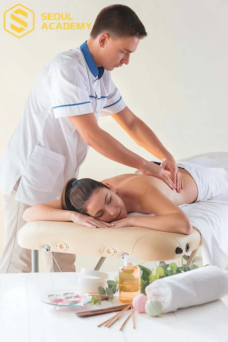 Nghề massage có lương cứng khá thấp, phụ thuộc vào tiền tip và % hoa hồng dịch vụ Nghề massage có lương cứng khá thấp, phụ thuộc vào tiền tip và % hoa hồng dịch vụ