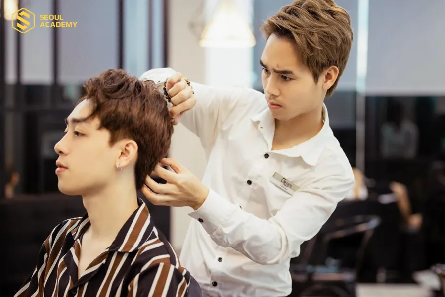 Khóa học cắt tóc nam bị ảnh hưởng từ nhiều yếu tố khác nhau