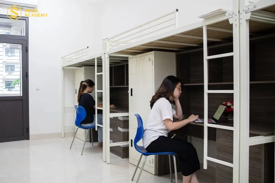 Lựa chọn ở ký túc xá để tiết kiệm chi phí