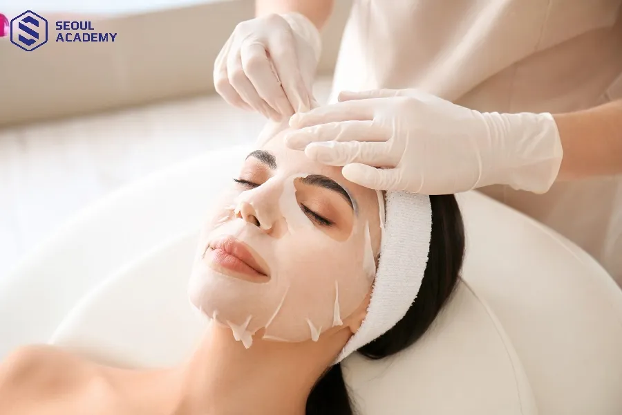 Bạn có thể trở thành chuyên viên chăm sóc da tại các spa, thẩm mỹ viện,...
