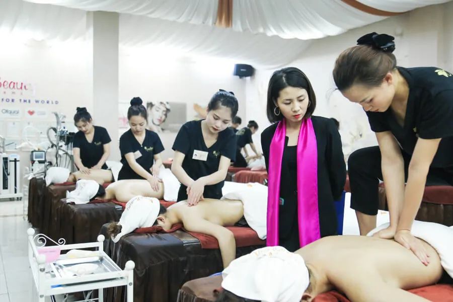 Học viện VietBeauty Academy chuyên đào tạo gội đầu dưỡng sinh