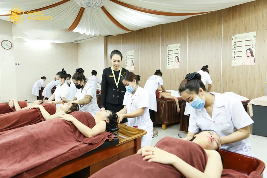 VietBeauty Academy chú trọng nội dung thực hành của các bạn học viên