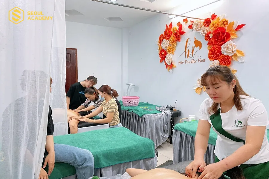 Các khóa học nghề tại Hi Spa chú trọng kỹ năng thực hành của học viên