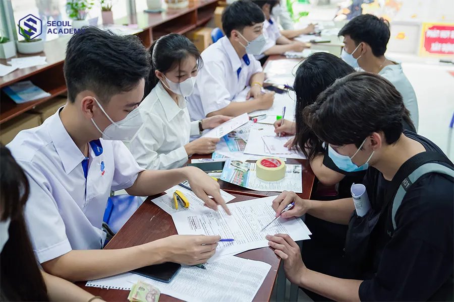 1 học kỳ đại học sẽ kéo dài khoảng 4-5 tháng 1 học kỳ đại học sẽ kéo dài khoảng 4-5 tháng