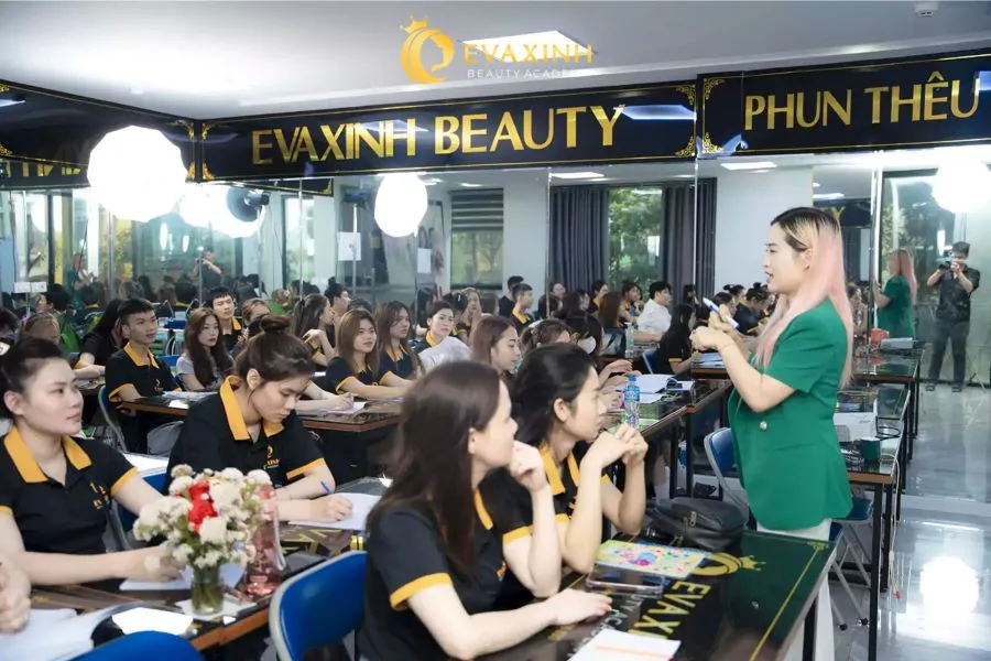 Evaxinh luôn chú trọng vào thực hành nhiều nên học viên có thể dễ dàng làm quen với nghề khi hoàn thành khóa học