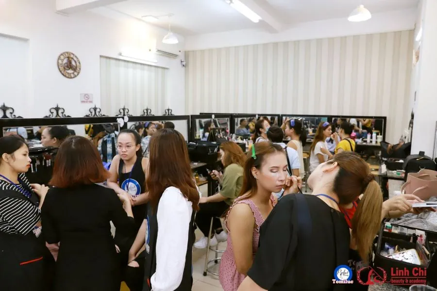 Linh Chi luôn cung cấp cơ sở vật chất đầy đủ, giúp học viên luôn học tập thoải mái