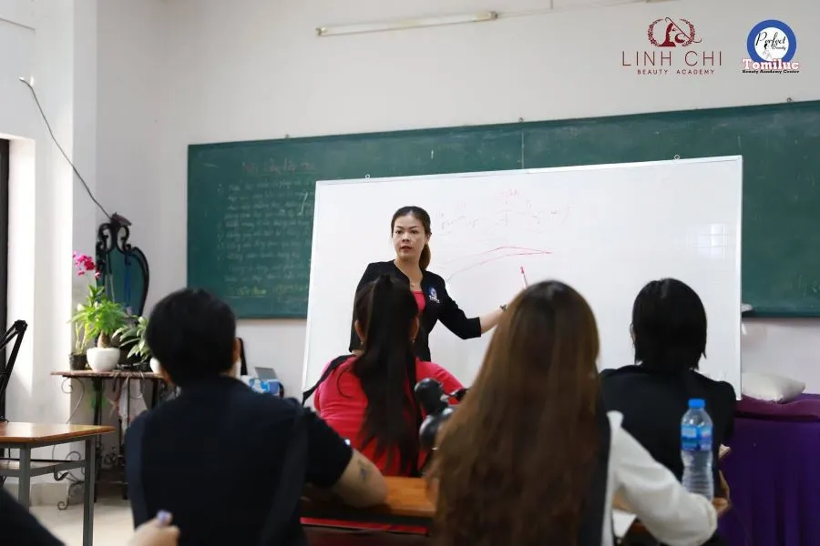 Giảng viên nhiều năm kinh nghiệm giảng dạy và truyền đạt tốt cũng như theo sát học viên trong quá trình học