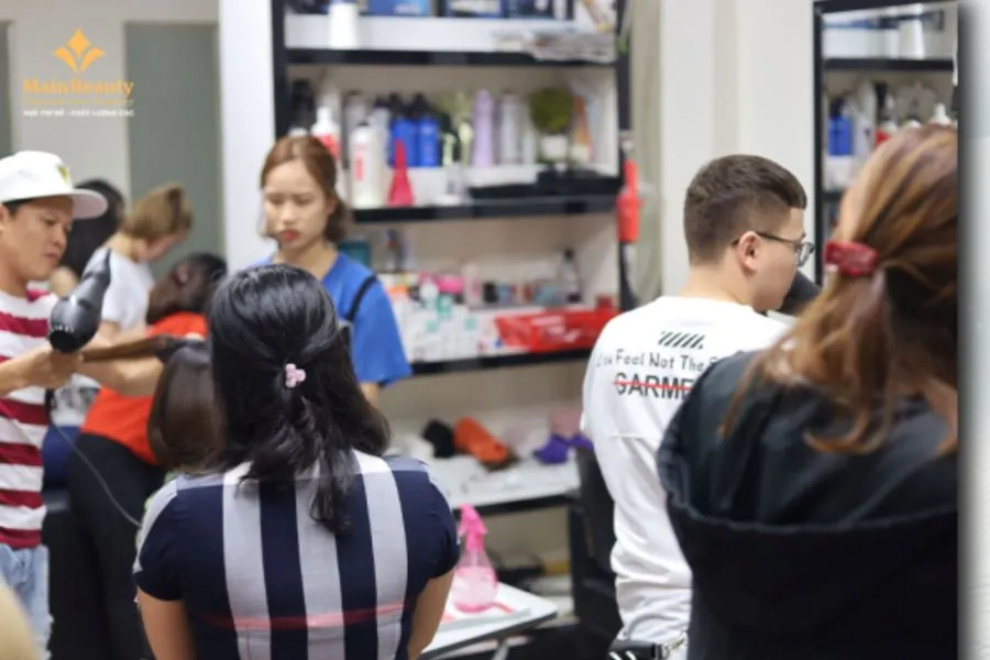 Học viên có thể chọn khóa học riêng biệt nếu muốn học riêng khóa làm tóc chuyên nghiệp