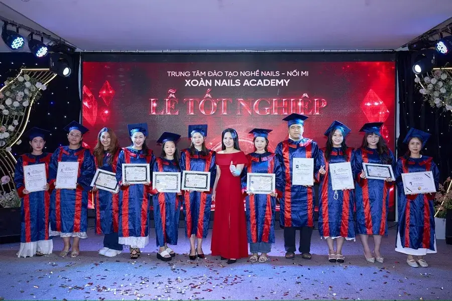 Lễ tốt nghiệp của học viên khóa học nail chuyên nghiệp tại Xoàn Nail Academy