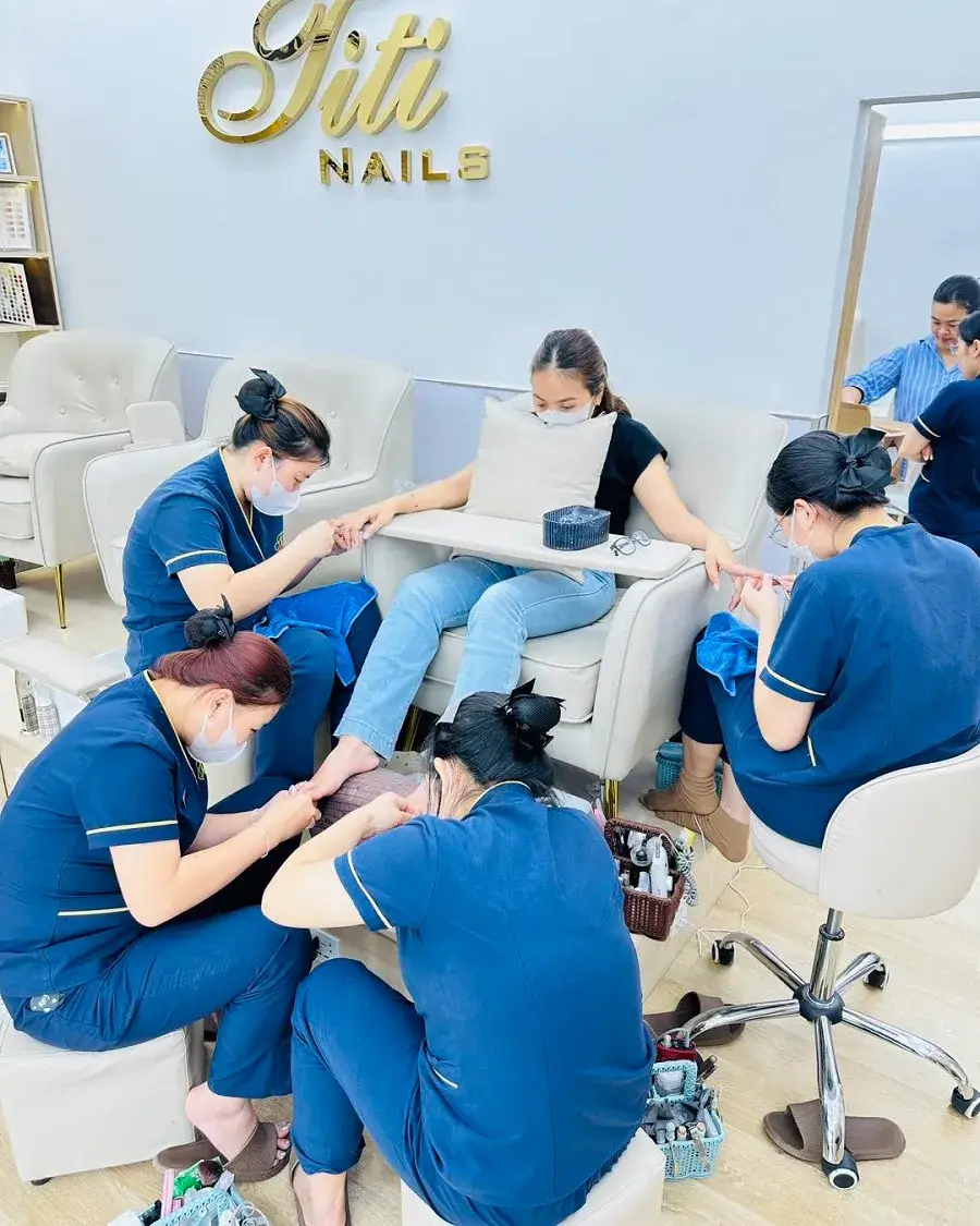 Titi Nail được đánh giá cao về đội ngũ giảng viên, kỹ thuật viên chuyên nghiệp, tận tình
