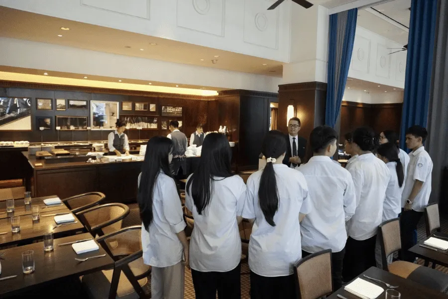 Hoạt động tham quan, kiến tập tại khách sạn 5 sao do Trường Trung cấp nghề Du lịch Hà Nội đã tổ chức