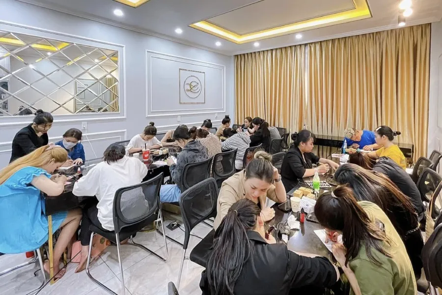 Hình ảnh học viên học phun xăm ở Bình Dương