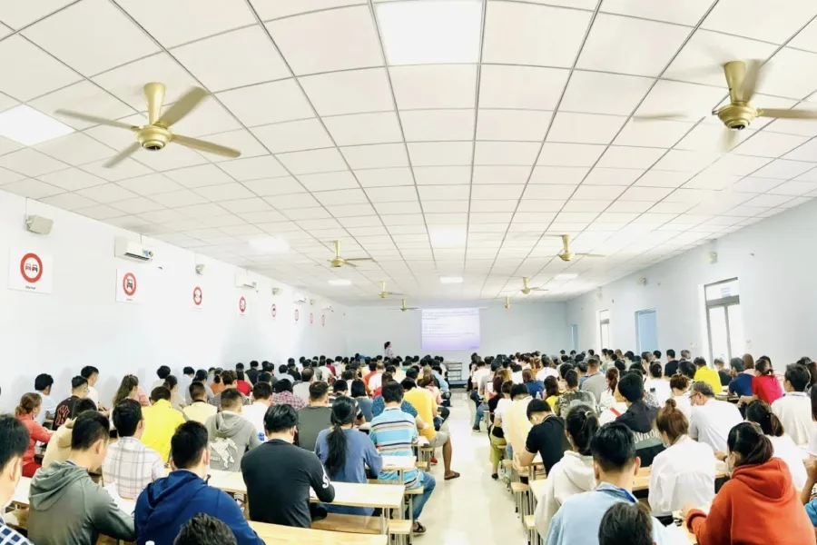 Trường Trung cấp nghề Nghiệp vụ Bình Dương thu hút nhiều người