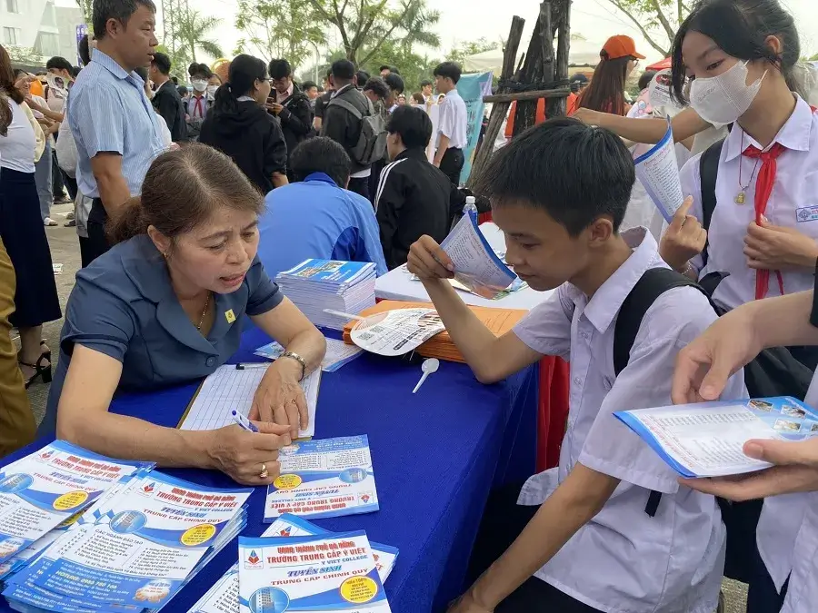 Trường Trung cấp Ý Việt tập trung đào tạo nhiều khối ngành hot hiện nay Trường Trung cấp Ý Việt tập trung đào tạo nhiều khối ngành hot hiện nay