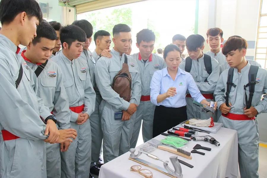 Trường nghề Việt Á đào tạo các ngành kỹ thuật, có đào tạo hệ 9+ Trường nghề Việt Á đào tạo các ngành kỹ thuật, có đào tạo hệ 9+