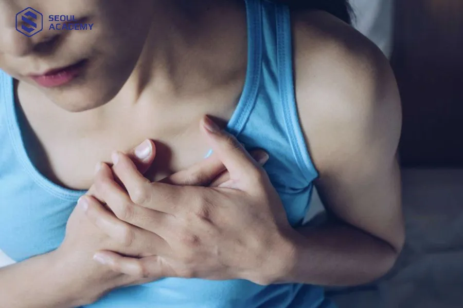 Cảm giác hồi hộp, bồn chồn rất thường thấy