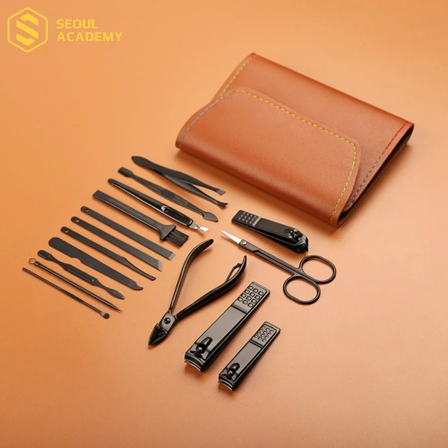 Bộ dụng cụ cắt da tay bao gồm nhiều món khác nhau phù hợp với từng mục đích nhất định