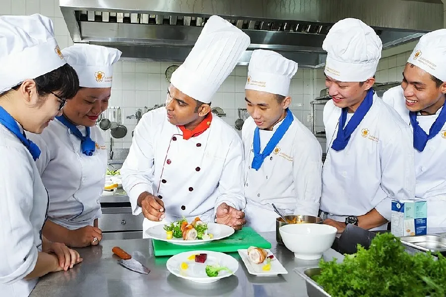 Saigontourist là trường đào tạo nghề bếp, du lịch nổi tiếng ở TPHCM