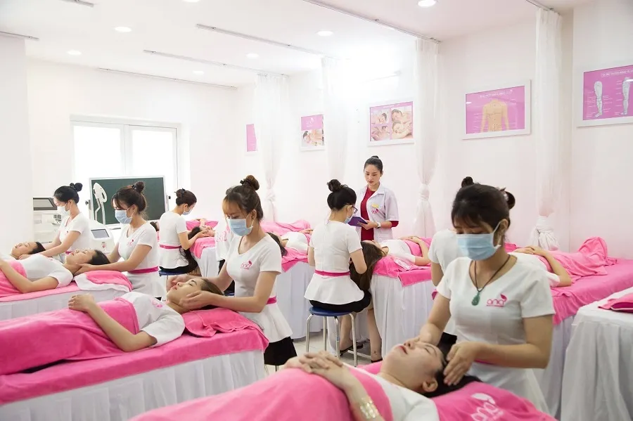 Ana Beauty Academy cung cấp khóa học phun xăm cấp tốc với quy trình chuẩn y khoa