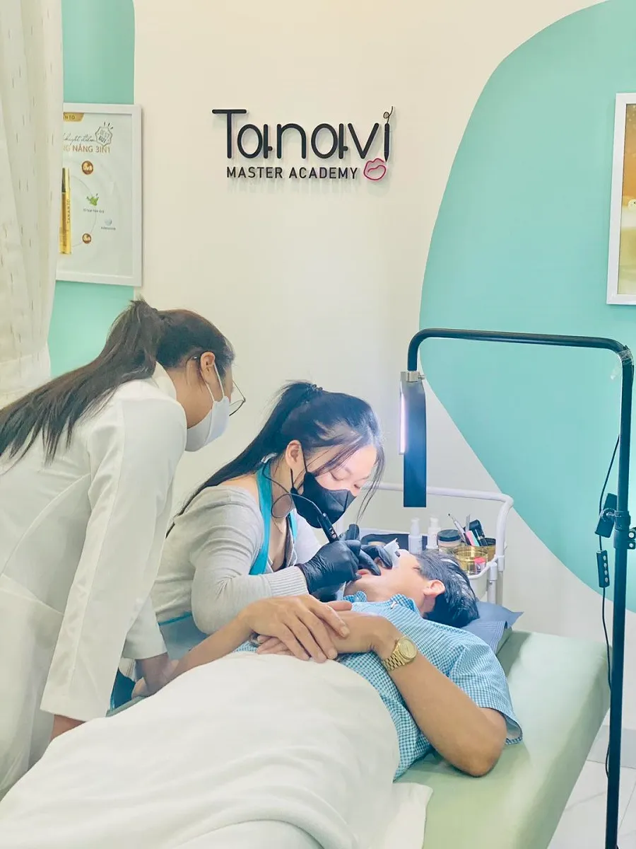 Học viện Tanavie thiết kế các khóa học phun xăm ngắn hạn tập trung vào thời lượng thực hành