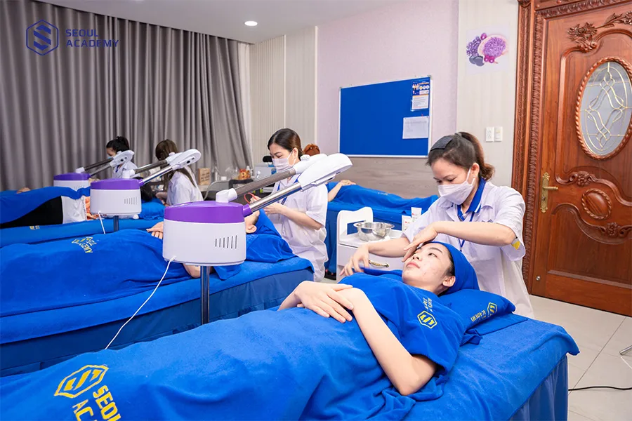 Học viên thường lựa chọn khóa học trị sẹo tại các trường dạy nghề