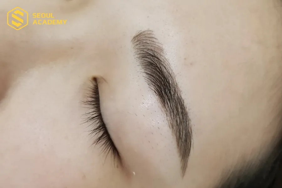 Dáng mày ngang đậm chất Hàn Quốc