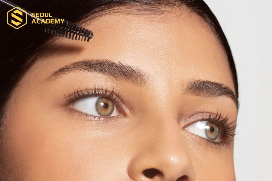 Dáng mày cong kiểu Thái