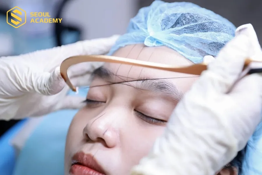 Quy trình đạt chuẩn giúp đảm bảo an toàn khi điêu khắc lông mày