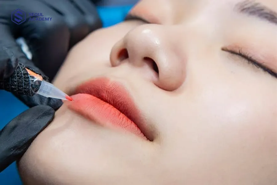 Khử thâm môi khoảng 1-2 tháng thì mới nên phun màu