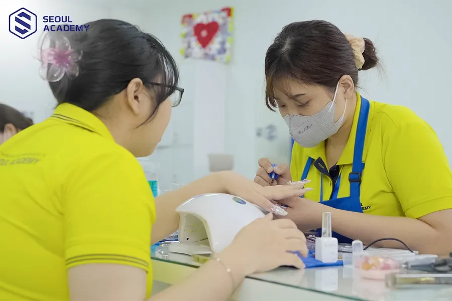 Làm nghề nail vẫn có nhiều cơ hội định cư tại Canada